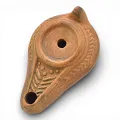 Öllampe mit Rankenbordüre, Scheibenlampe