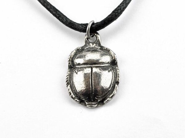 Escarabajo colgante, amuleto egipcio