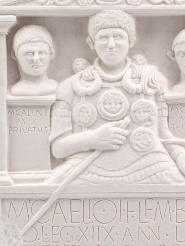 Relieve Marcus Caelius Piedra en relieve del Centurión de LEG XVIII, antigua decoración mural romana