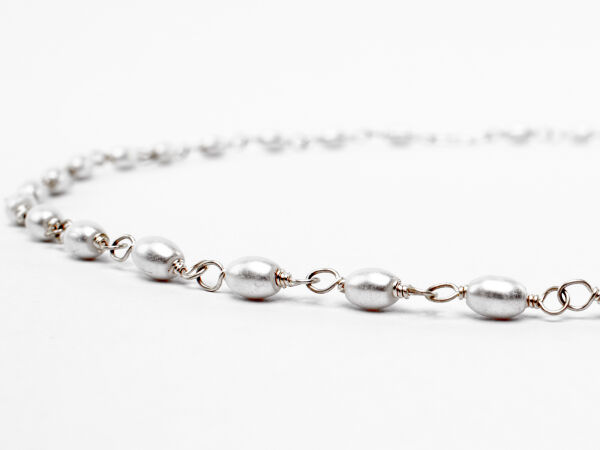 Roman link chain with oval pearls