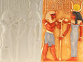 pintura en relieve Egipto, Ramsés II con la diosa...