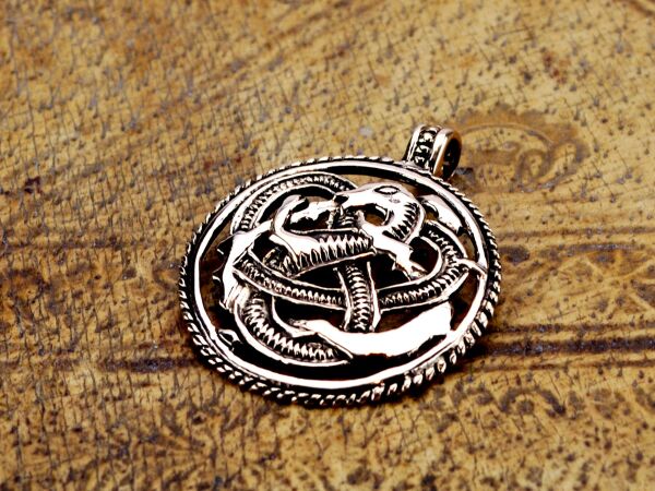 Colgante de dragón, bronce, amuleto vikingo