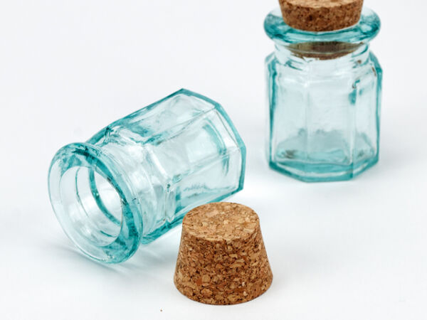 Botella de vidrio octogonal con corcho 38ml - EcoGreen Glass