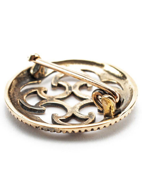 Brooch disc brooch with four pelts, bronze, roman pin