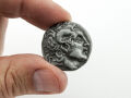 la réplica de la moneda griega antigua de...